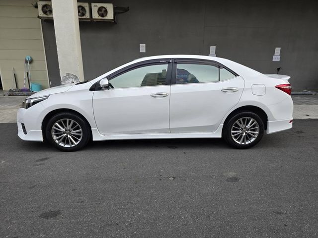 TOYOTA豐田 ALTIS  第3張相片