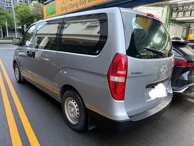 HYUNDAI現代 STAREX  第2張相片