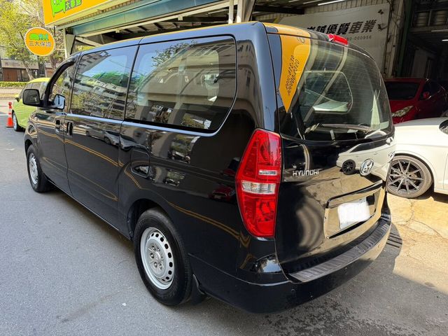 HYUNDAI現代 STAREX  第2張相片