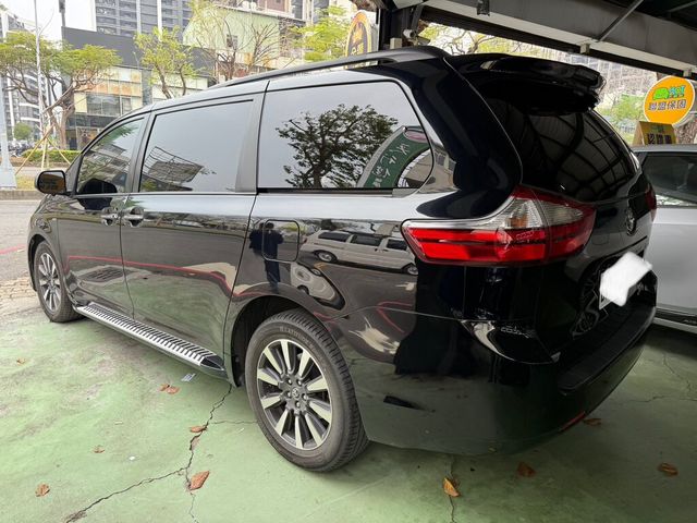 TOYOTA豐田 SIENNA  第2張相片