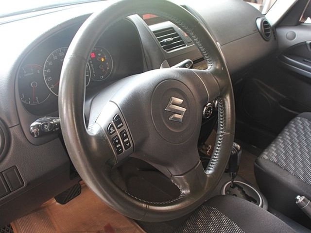 Suzuki SX4  第15張相片