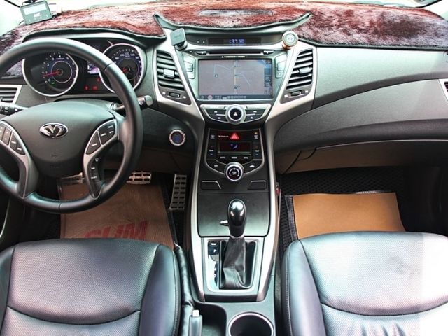 Hyundai Elantra  第1張相片