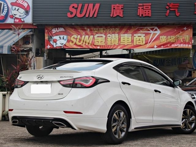 Hyundai Elantra  第6張相片