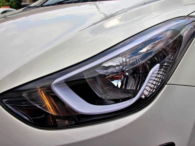 Hyundai Elantra  第7張相片