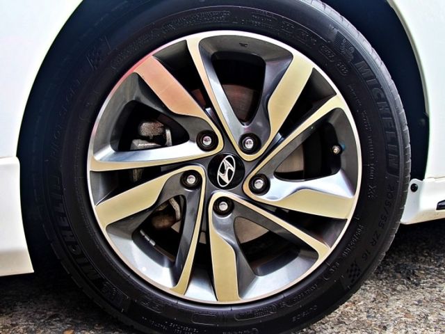 Hyundai Elantra  第8張相片