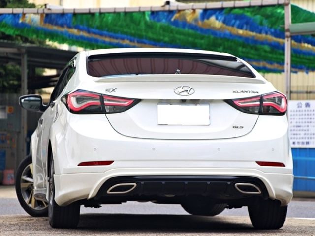Hyundai Elantra  第10張相片