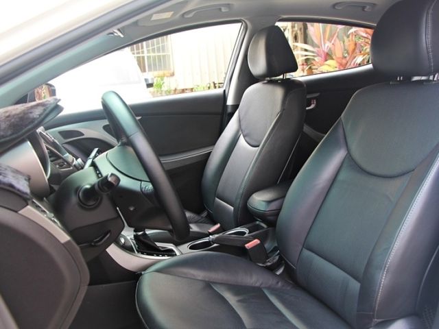 Hyundai Elantra  第12張相片
