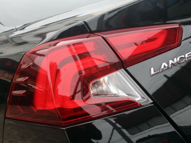 Mitsubishi Lancer  第9張相片