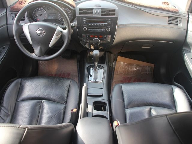 Nissan Tiida  第8張相片