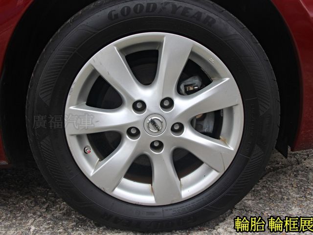 Nissan Tiida  第11張相片