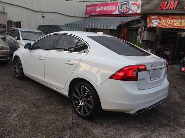 Volvo S60  第3張相片