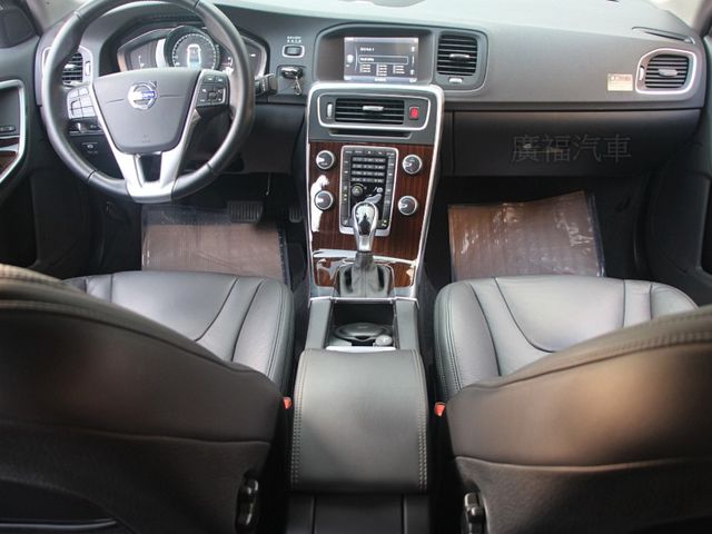 Volvo S60  第8張相片