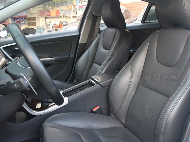 Volvo S60  第9張相片