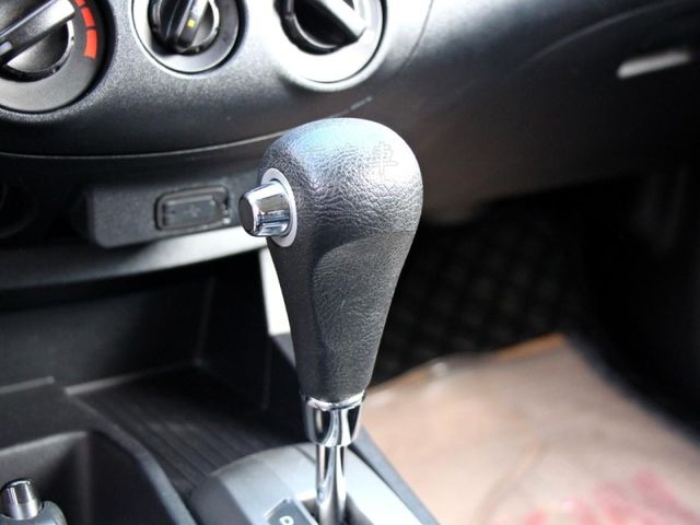 Mitsubishi Zinger  第19張相片