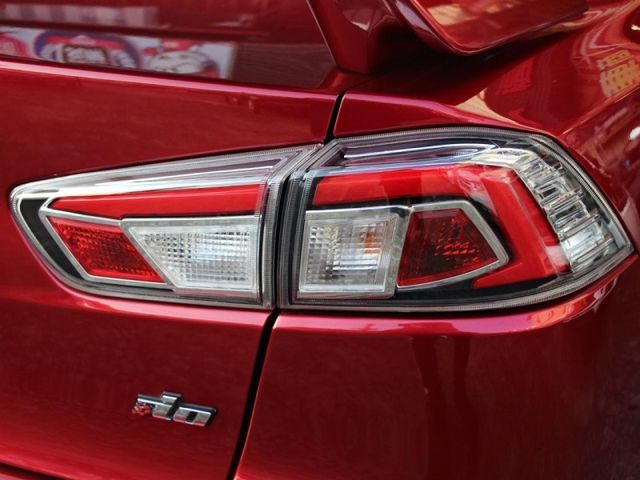 Mitsubishi Lancer  第6張相片