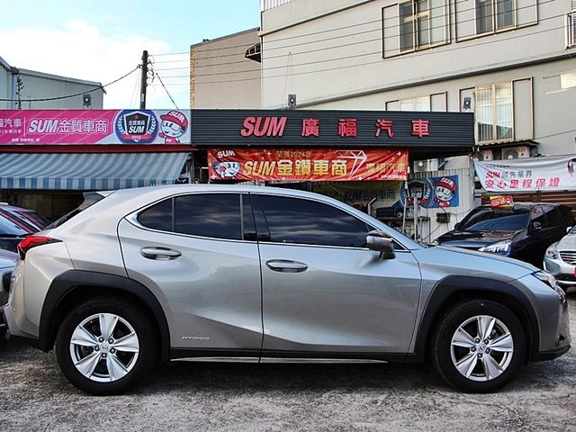 Lexus UX  第2張相片
