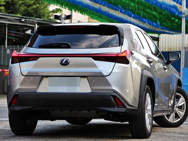 Lexus UX  第3張相片