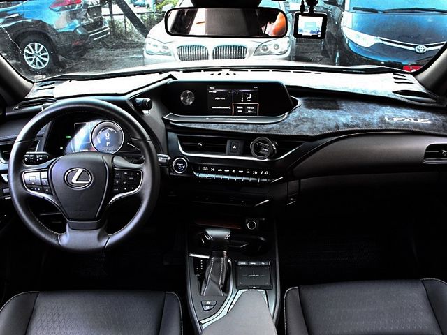 Lexus UX  第6張相片