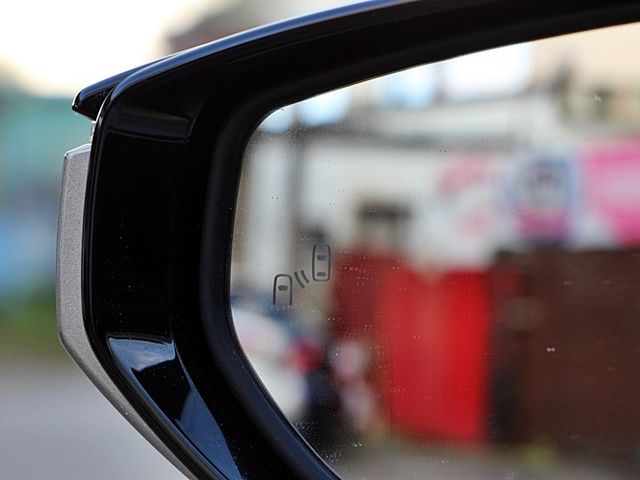 Lexus UX  第15張相片