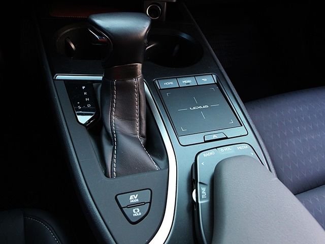 Lexus UX  第18張相片