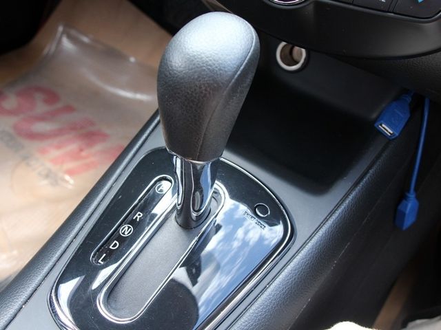 Nissan Tiida  第13張相片