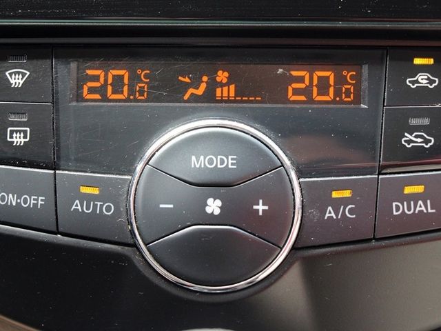 Nissan Tiida  第14張相片