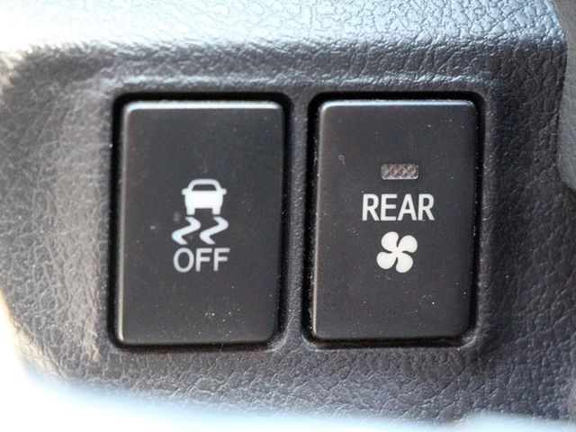 Toyota SIENTA  第13張相片