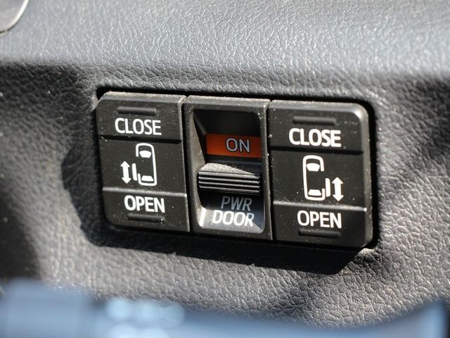 Toyota SIENTA  第16張相片