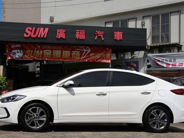 Hyundai Elantra  第3張相片