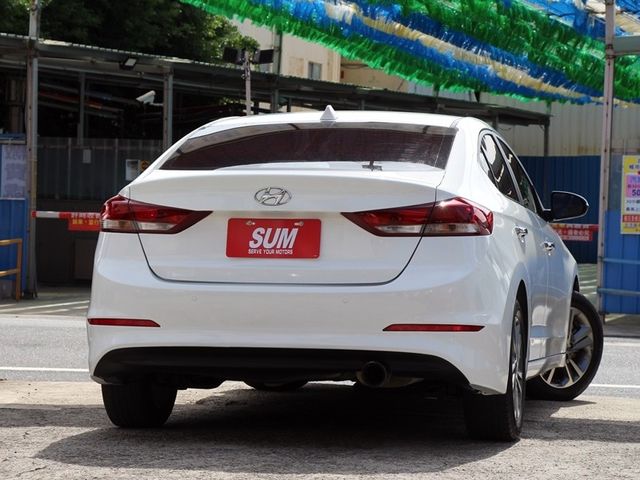 Hyundai Elantra  第4張相片