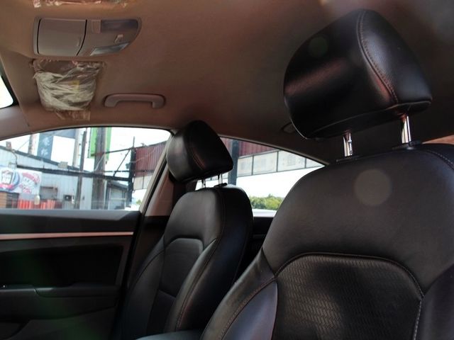 Hyundai Elantra  第5張相片
