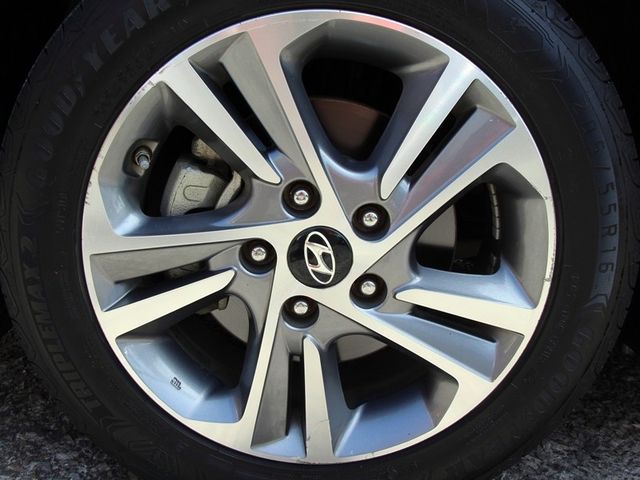 Hyundai Elantra  第17張相片