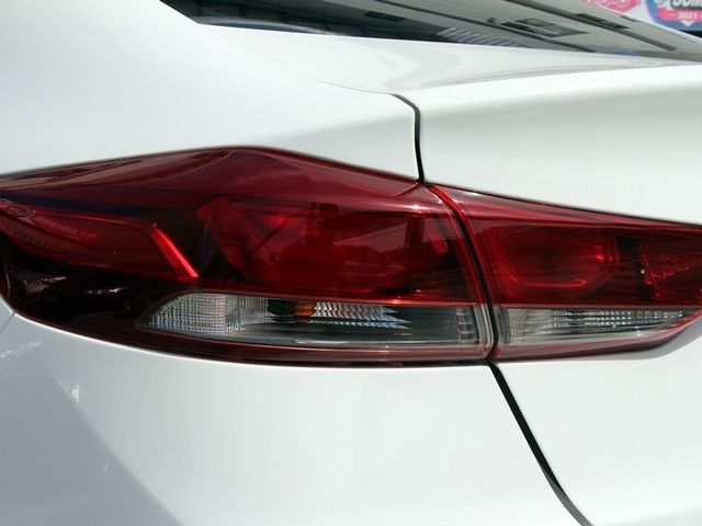 Hyundai Elantra  第18張相片