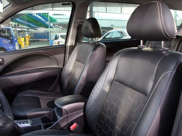 Mitsubishi Zinger  第11張相片