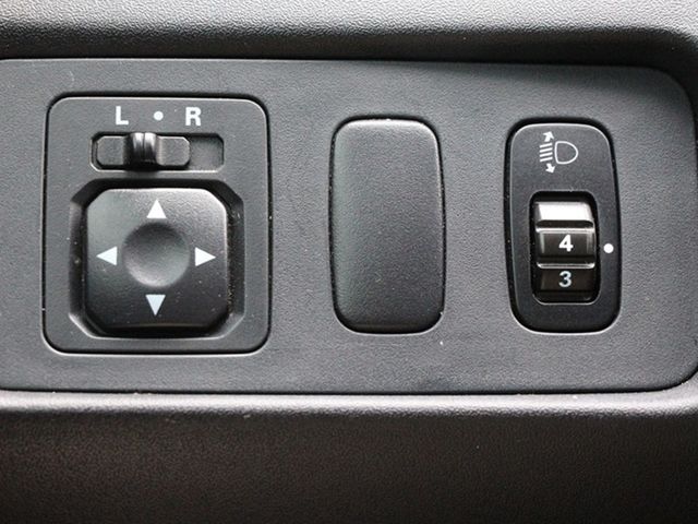 Mitsubishi Zinger  第19張相片