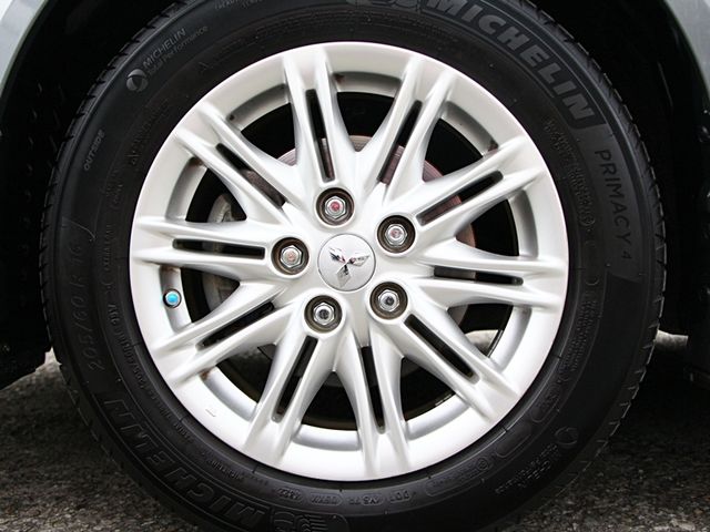 Mitsubishi Grand Lancer  第11張相片