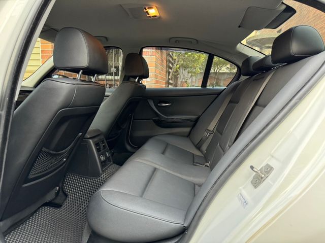 BMW寶馬 320I  第6張相片