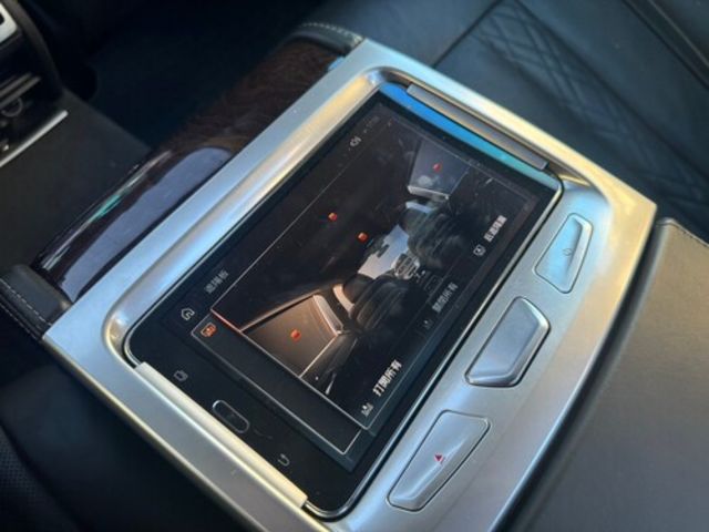 BMW寶馬 740LI  第14張相片