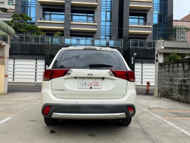 MITSUBISHI三菱 OUTLANDER  第4張相片