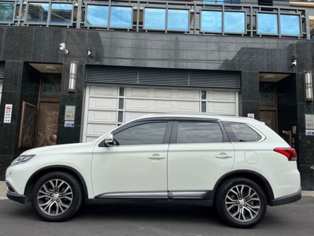 MITSUBISHI三菱 OUTLANDER  第13張相片