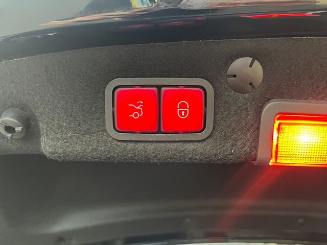 M-BENZ賓士 C300  第13張相片