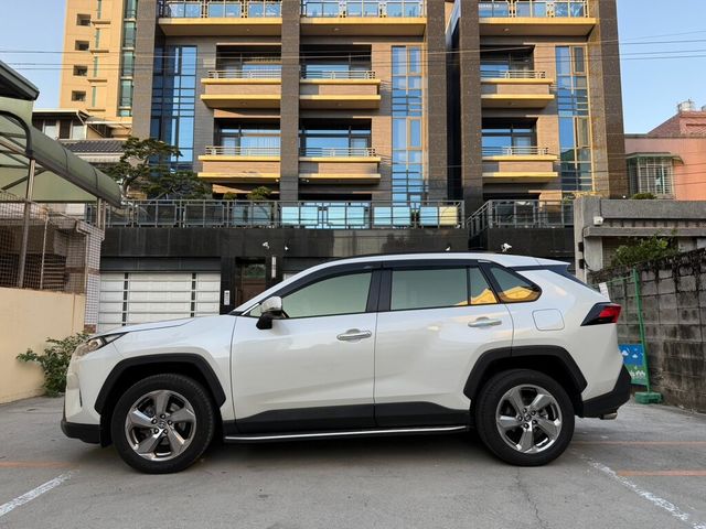 TOYOTA豐田 RAV4  第5張相片