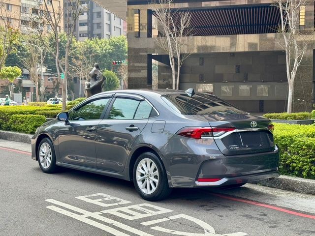 TOYOTA豐田 ALTIS  第3張相片