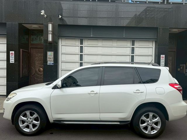 TOYOTA豐田 RAV4  第3張相片