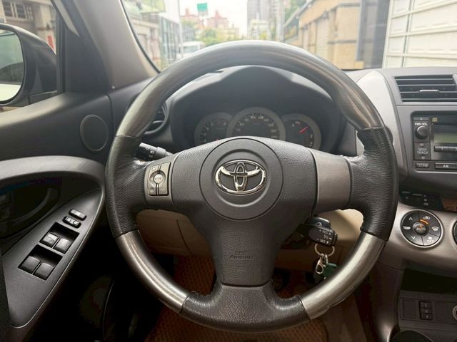 TOYOTA豐田 RAV4  第7張相片