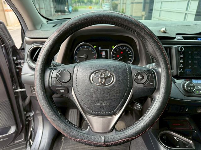 TOYOTA豐田 RAV4  第8張相片