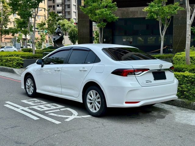TOYOTA豐田 ALTIS  第3張相片