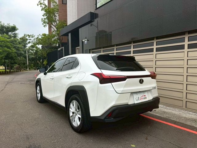 LEXUS凌志 UX300H  第3張相片