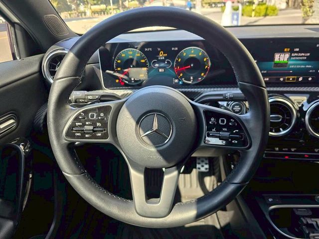 M-BENZ賓士 A180  第8張相片