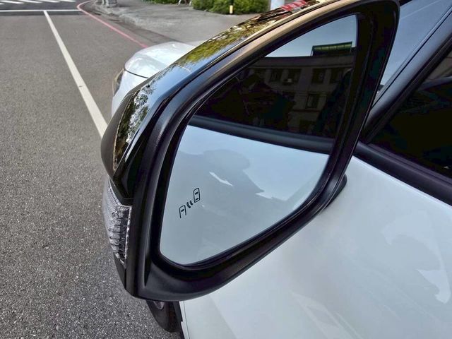 TOYOTA豐田 COROLLA CROSS  第18張相片